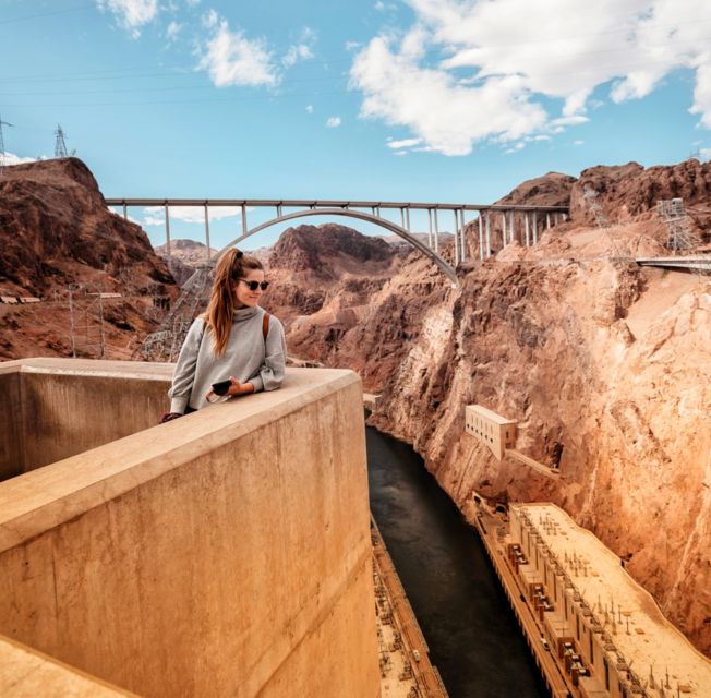 Las Vegas: Hoover Dam and Seven Magic Mountains Tour