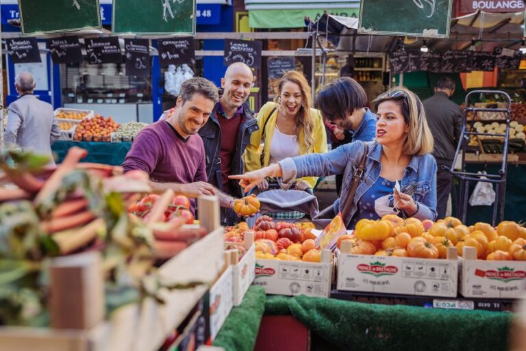 Paris: Breakfast at Market & City Tour With Local Guide