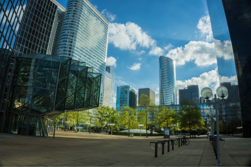 Paris: Private La Défense Walking Tour