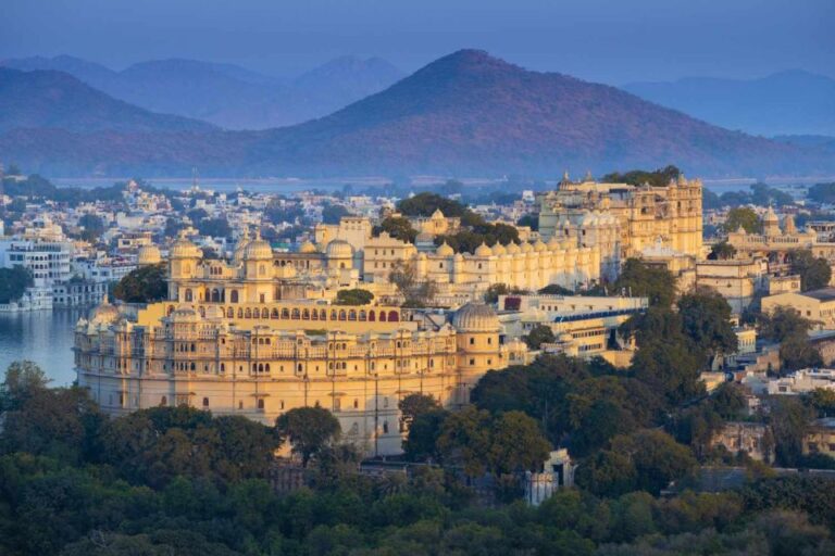 Udaipur: All-Inclusive Guided Udaipur City Private Tour