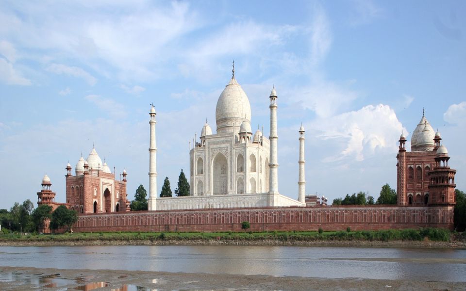 From Delhi: Famous Places Taj Mahal & Fatehpur Sikri Tour - Itinerary