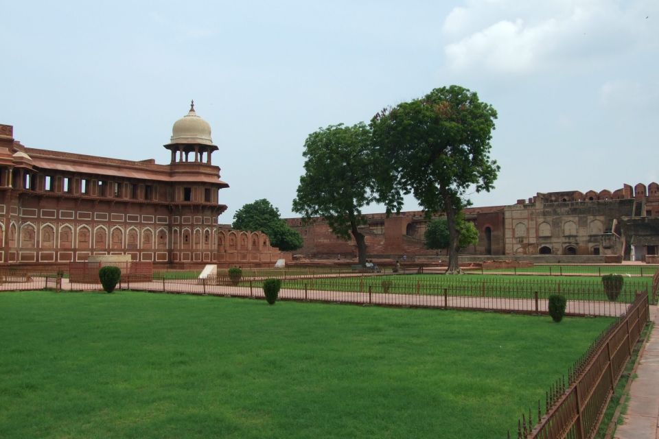 Private Agra Garden Walking Tour With Guide and Transport - Language Options and Accessibility