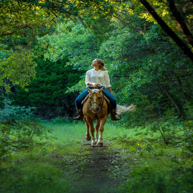 Waco: Horseback Riding Tour With Cowboy Guide - Group Size and Language