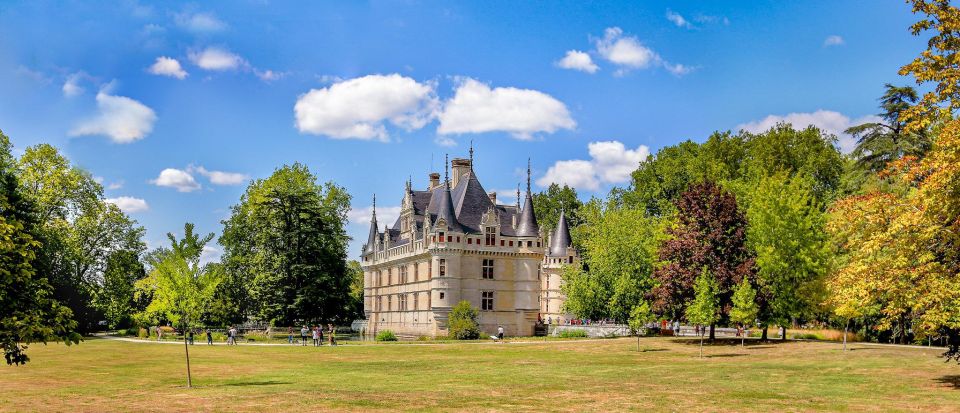 Azay-Le-Rideau Castle: Private Guided Tour With Ticket - Itinerary