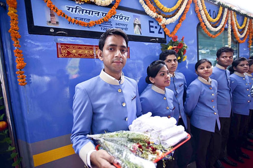 From Delhi: Taj Mahal & Agra Day Trip by Gatimaan Train - Highlights