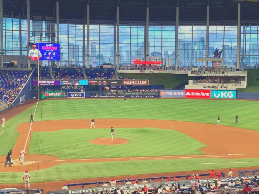 Miami: Miami Marlins Baseball Game Ticket at Loandepot Park - Stadium Amenities