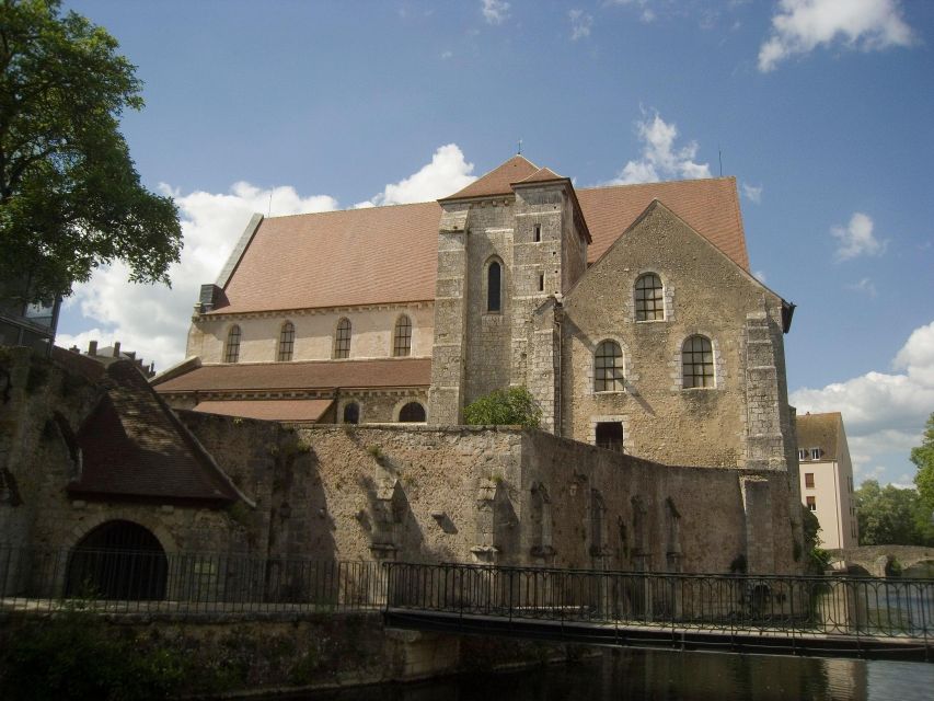 Private Tour of Chartres Town From Paris - Common questions