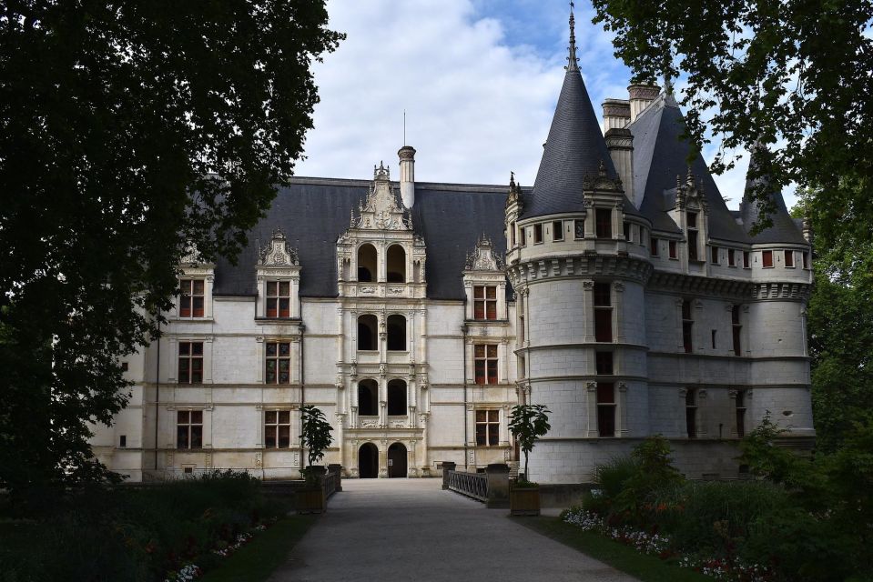 Azay-Le-Rideau Castle: Private Guided Tour With Ticket - Common questions