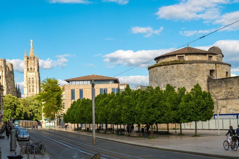 Bordeaux’s Iconic Landmarks: A Private Bike Tour