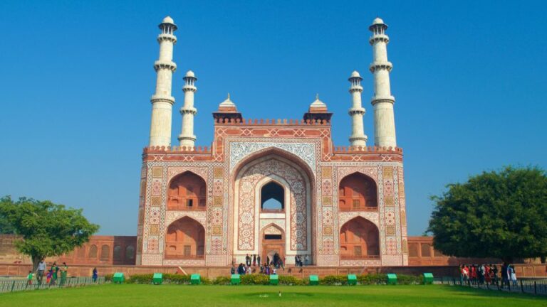 From Delhi: Private Sunrise Taj Mahal Tour by Car