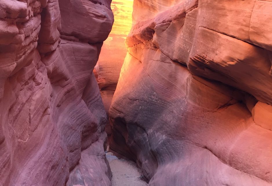 From Kanab: 3-Hour Peek-a-Boo Slot Canyon Hiking Tour - Tour Highlights