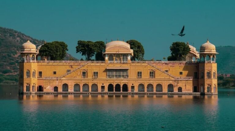 Jaipur: 2-Day Guided City Highlights Tour With 3-Star Hotel