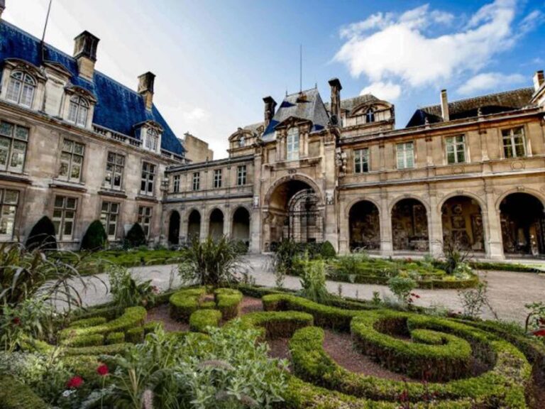 Marais District of Paris Guided Walking Tour