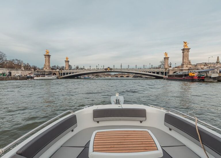 Paris: Private Seine River Cruise With Guide