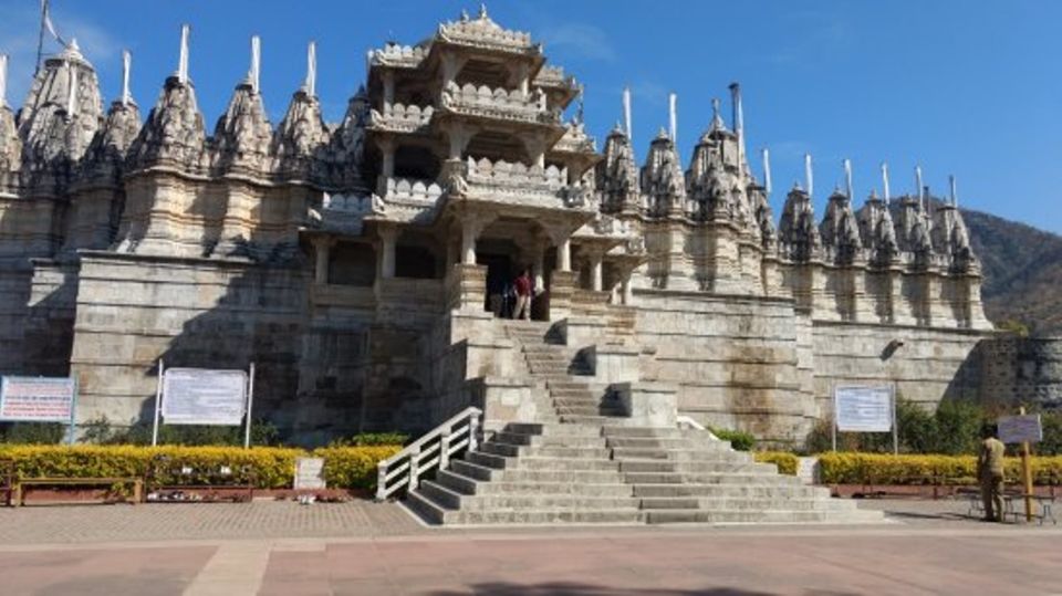 Udaipur: Full-Day Kumbhalgarh & Jain Temple Private Tour