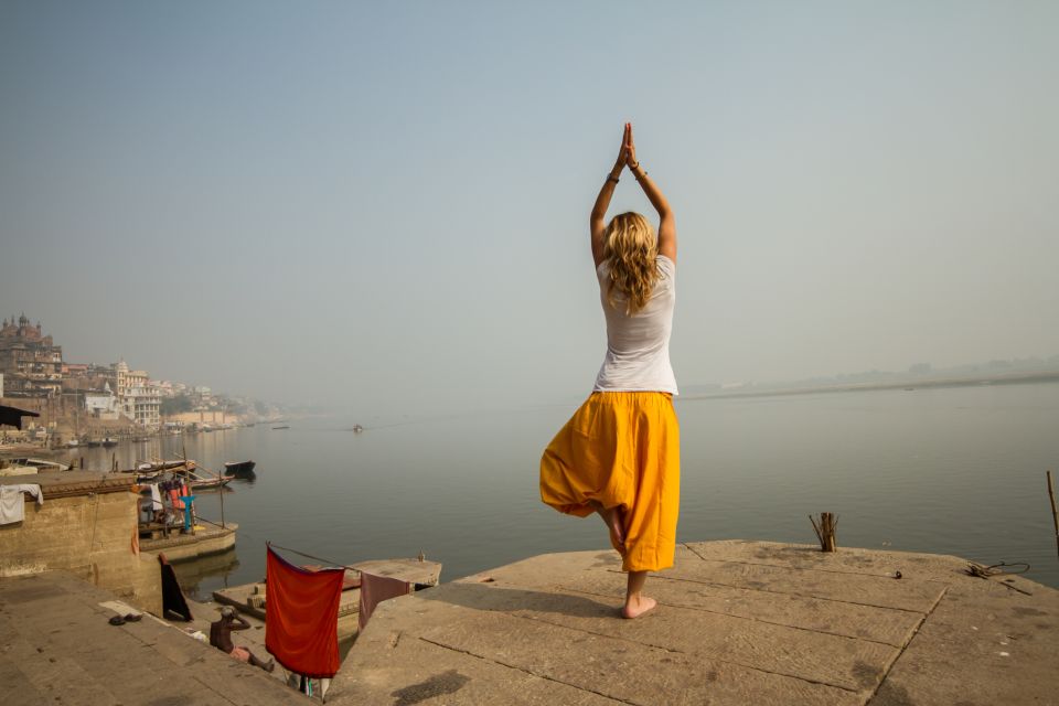 Varanasi: Morning Guided Boat Ride With Yoga