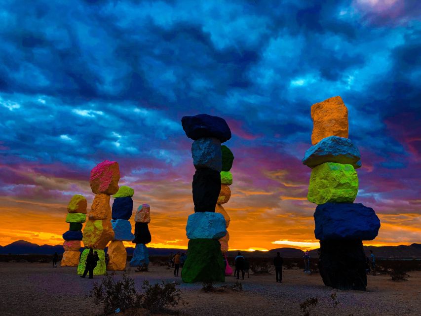 Las Vegas: Mojave, Red Rock Sign and 7 Magic Mountains Tour - Languages and Inclusions