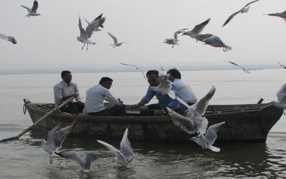 Varanasi: Sunrise Boat Ride W/ Ghats & Morning Rituals - Itinerary