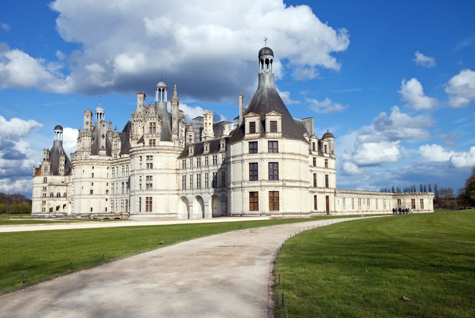 From Paris: Mont St Michel and Loire Valley 2 Day Tour - Important Information