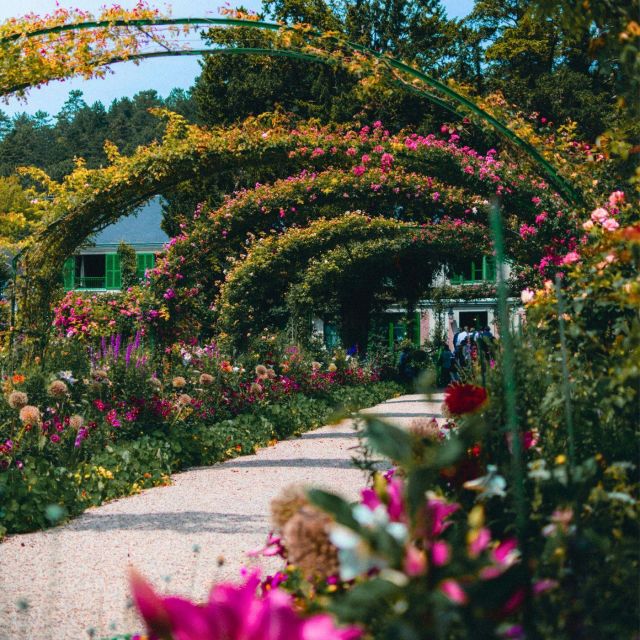 Giverny : Monets House & Gardens Private Tour From Paris - Itinerary