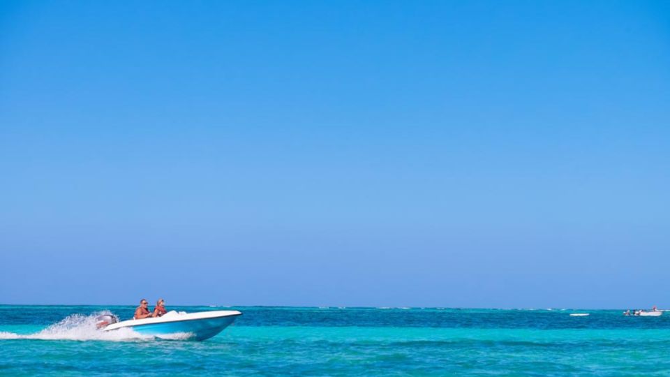 Punta Cana: Guided Speedboat Experience on the Coast - Multilingual Instructor Availability