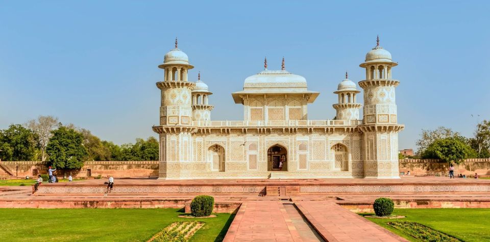 From Delhi: Same Day Taj Mahal Tour by Car - Languages Offered