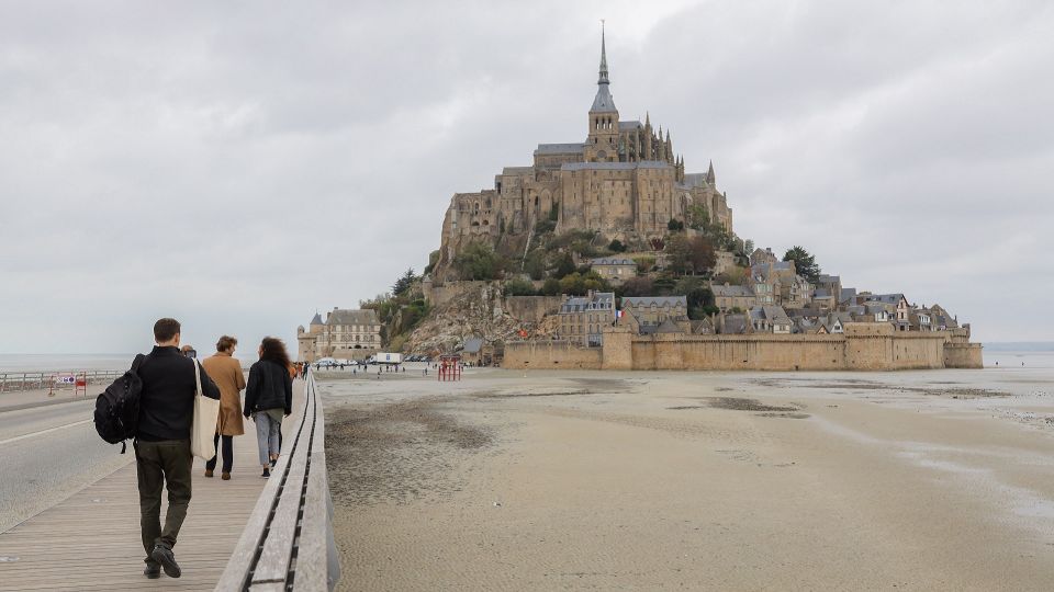 From Paris: Mont St Michel and Loire Valley 2 Day Tour - Customer Reviews