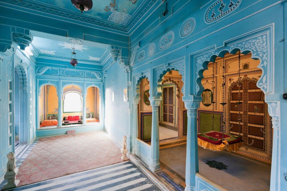 From Jaipur: 2 Days Overnight Tour Of Udaipur Sightseeing - Group Size Limit