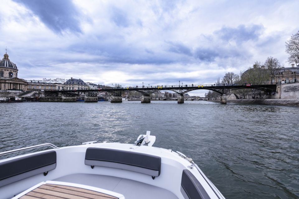 Paris: Private Seine River Cruise With Guide - Language Options