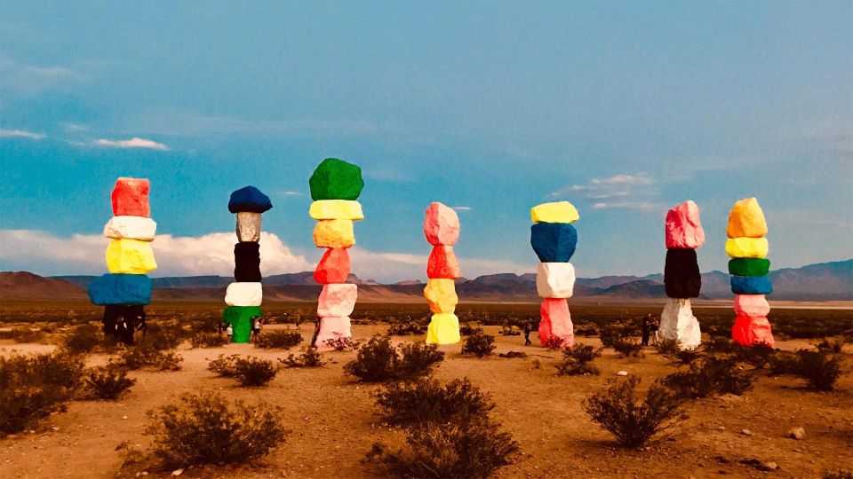 Las Vegas: Mojave, Red Rock Sign and 7 Magic Mountains Tour - Common questions