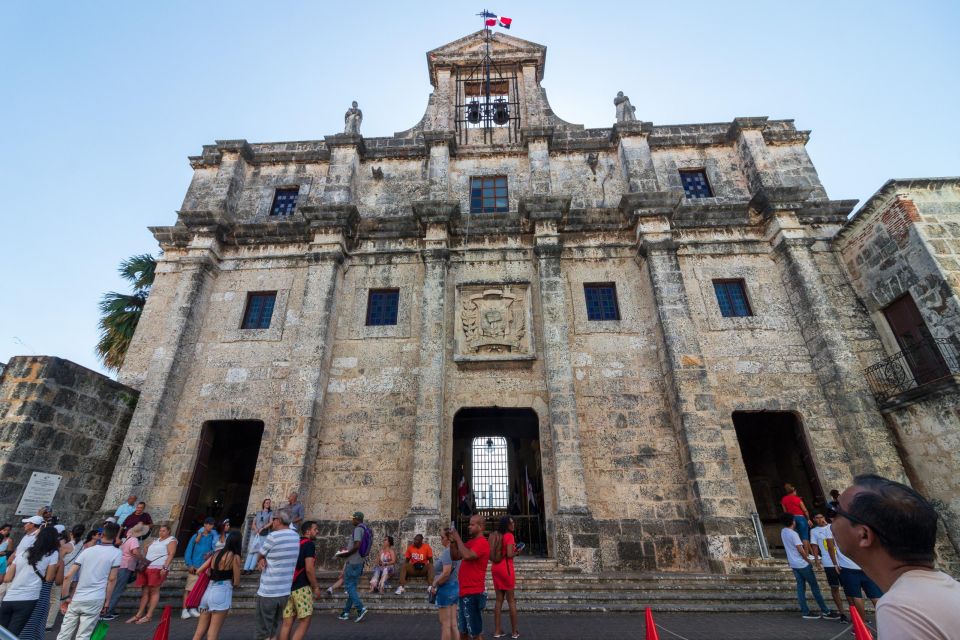 Santo Domingo City Tour: Colonial City, Los Tres Ojos, Lunch