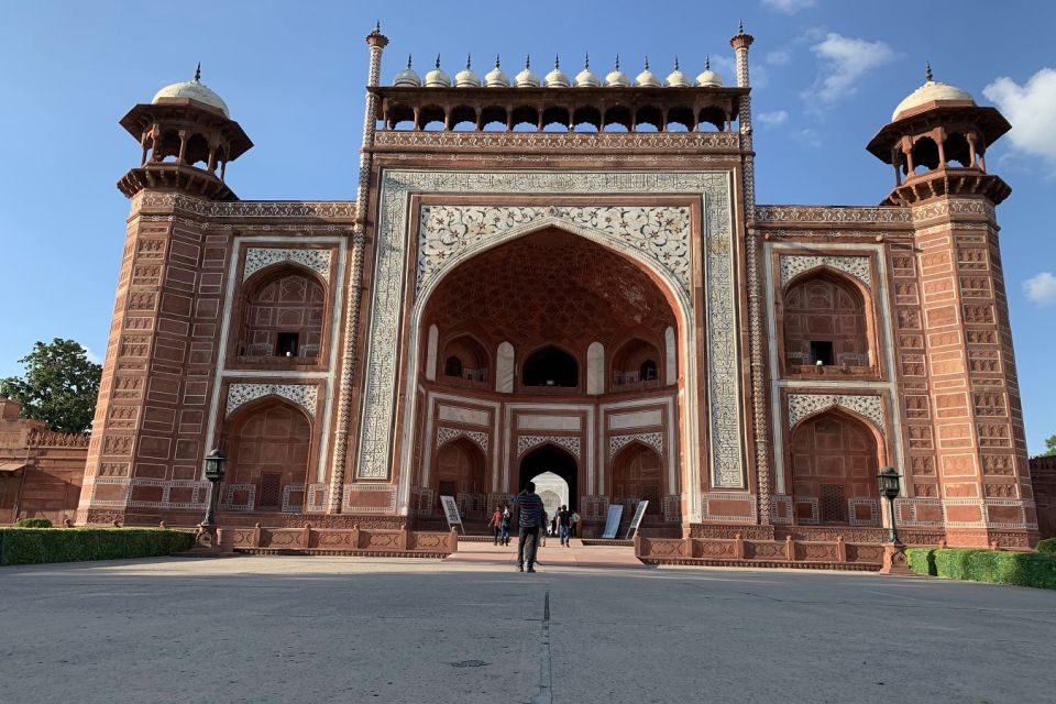 Tajmahal With Mausoleum Skip The Line Ticket With Guide - Sum Up