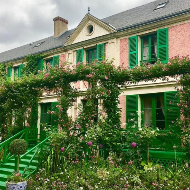 Giverny : Monets House & Gardens Private Tour From Paris - Key Points