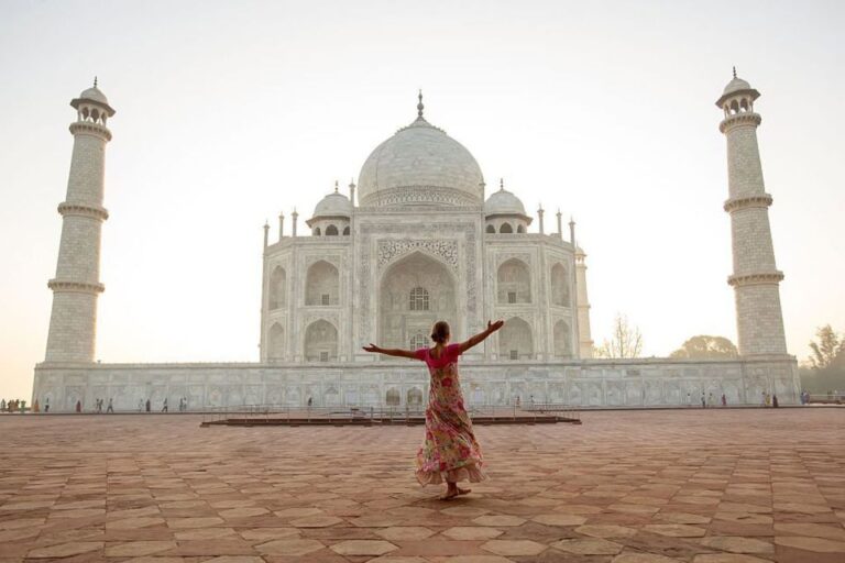 From Delhi: Day Trip to Agra With Taj Mahal Tour at Sunrise