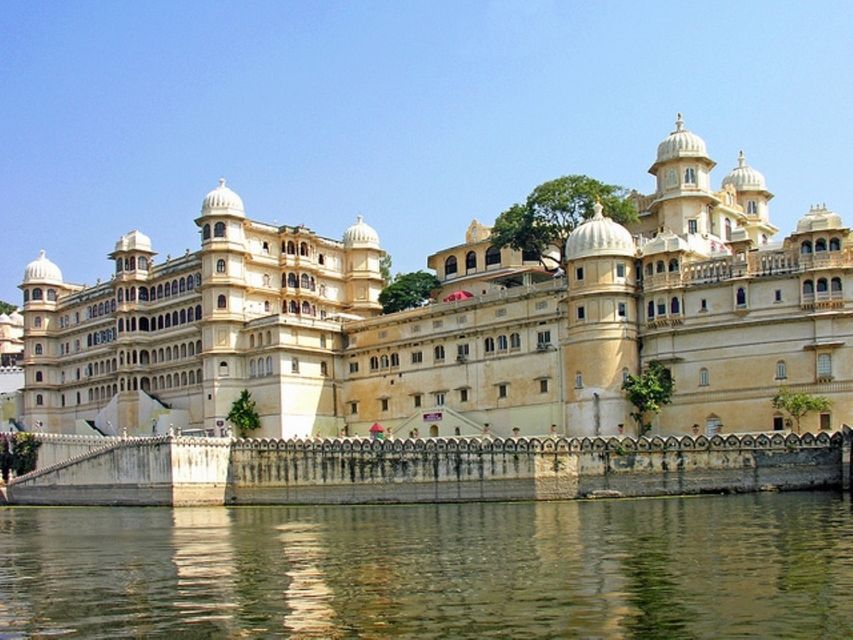 From Udaipur: Private Transfer to Delhi, Jaipur, or Pushkar