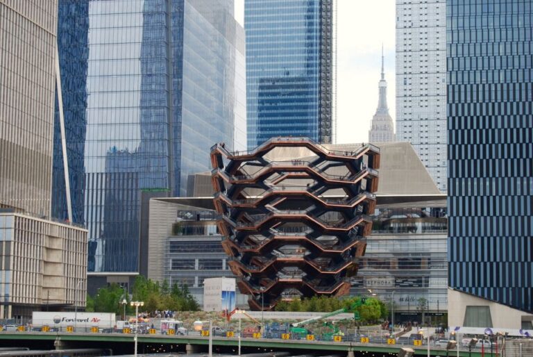 NYC: Hudson Yards Walking Tour & Edge Observation Deck Entry