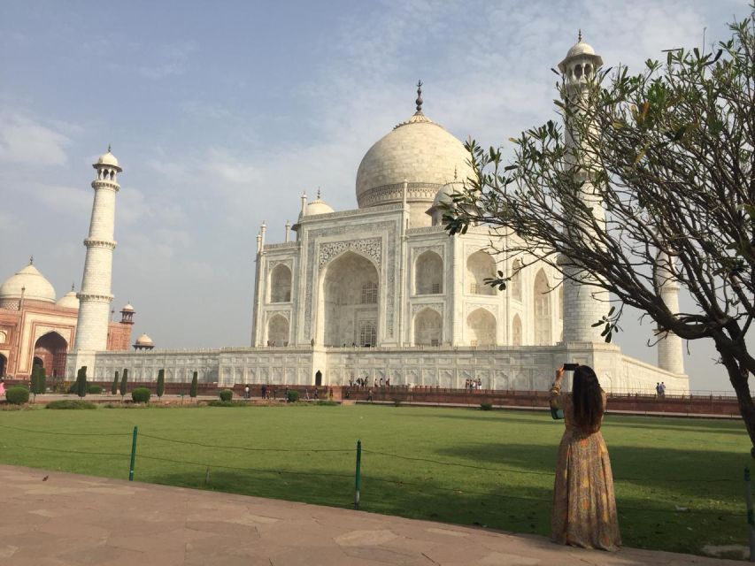 From Delhi: Same Day Taj Mahal Tour by Car With Chauffeur - Itinerary