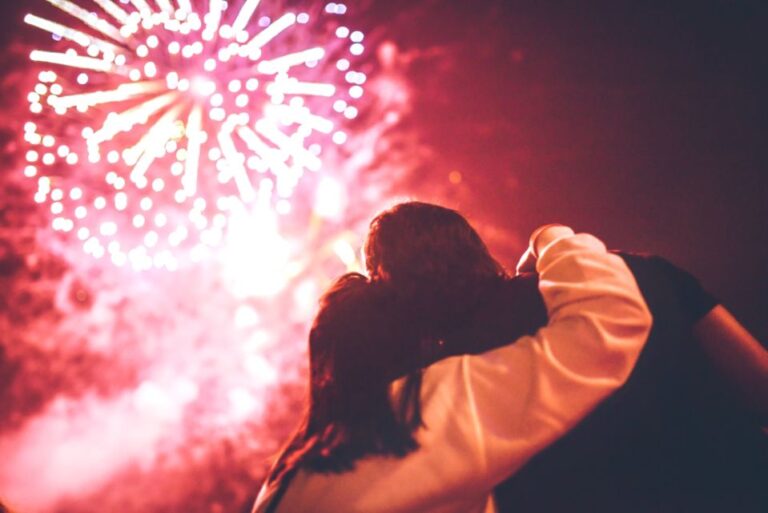 Oahu: Independence Day Waikiki Firework Cruise