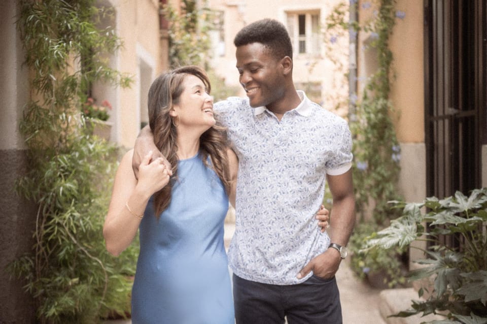 Nice, France: Romantic Couple Photoshoot - Photographer Description