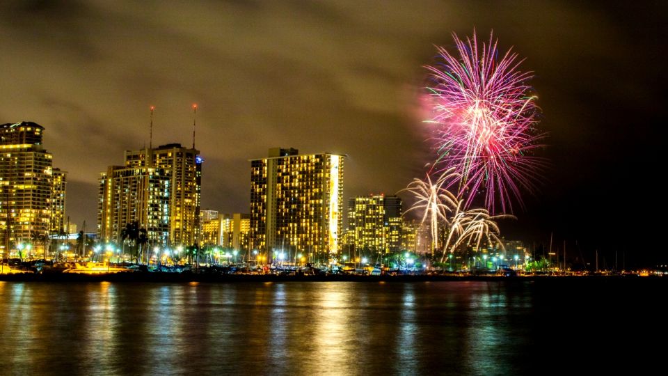 Oahu: Independence Day Waikiki Firework Cruise - Inclusions and Exclusions