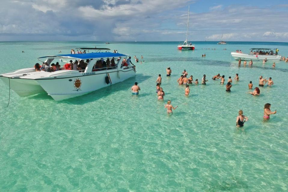 Santo Domingo: Saona Island Catamaran Tour With Lunch & Bar - Customer Reviews