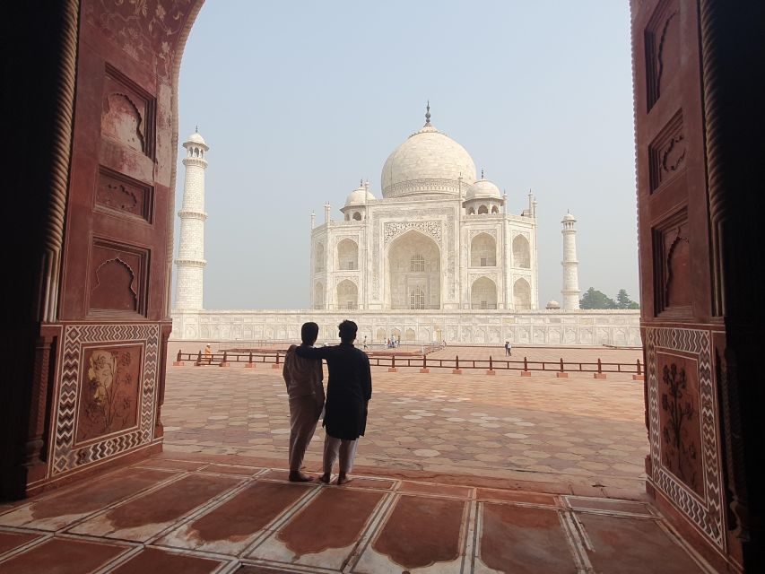 Delhi: Taj Mahal Tour With Photographer by Gatimaan Express. - Reservation