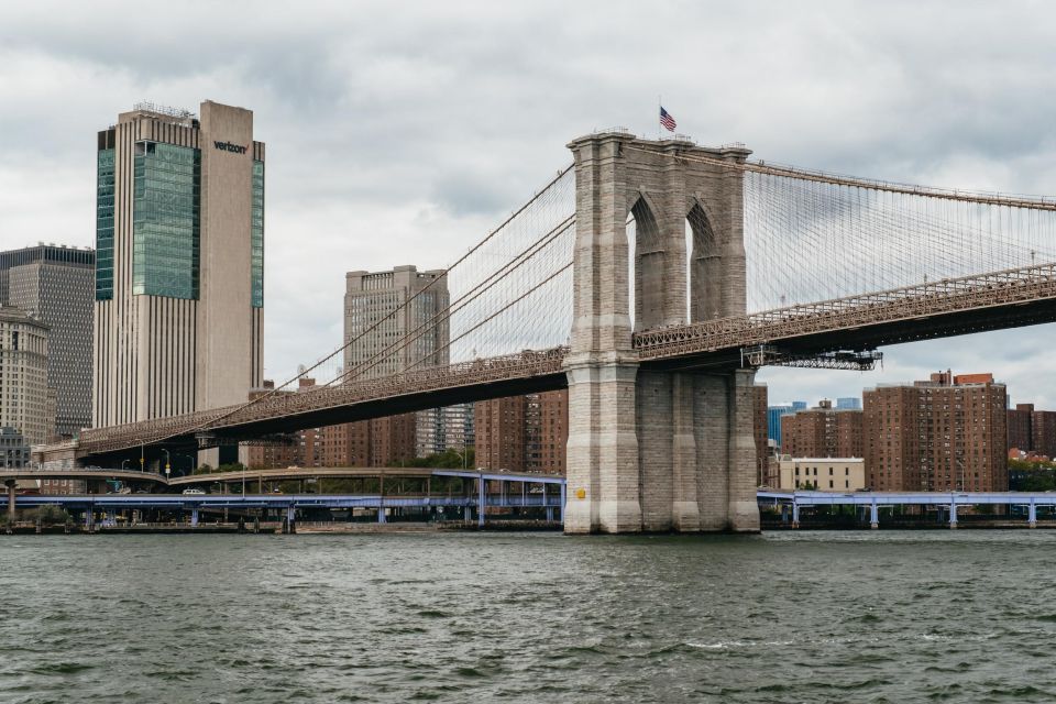 NYC: Admire Manhattans Architecture on a 1920s Yacht Cruise