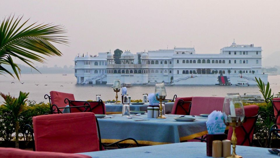 From Udaipur: Private Udaipur City of Lakes Sightseeing Tour - Itinerary