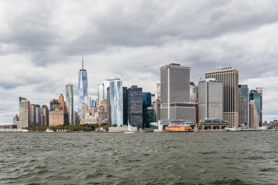 NYC: Admire Manhattans Architecture on a 1920s Yacht Cruise - Tour Highlights