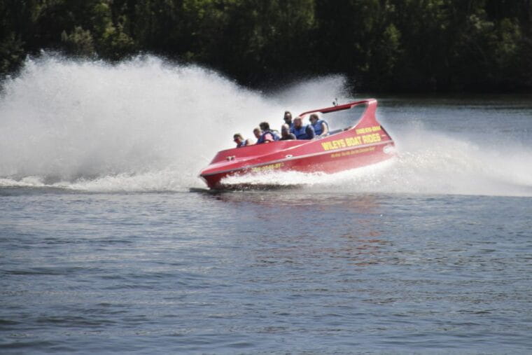 Chelan County: 15 Mile Boat Ride, Cruising and Thrills