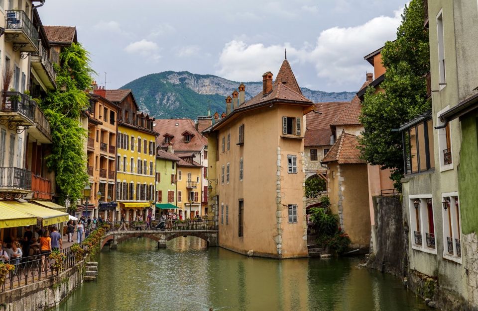 Private 2-Hour Walking Tour of Annecy With Official Guide - Meeting Point