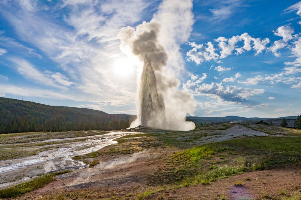 Yellowstone National Park: Self-Driving Audio Guided Tour - Itinerary and Attractions Covered