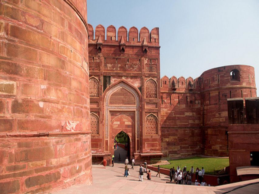 Agra: Taj and Agra Fort E-Tickets & Guide Delhi Transfers - Meeting Point