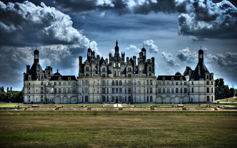 Paris: Top Loire Castles With Lunch and Wine - Not Suitable For